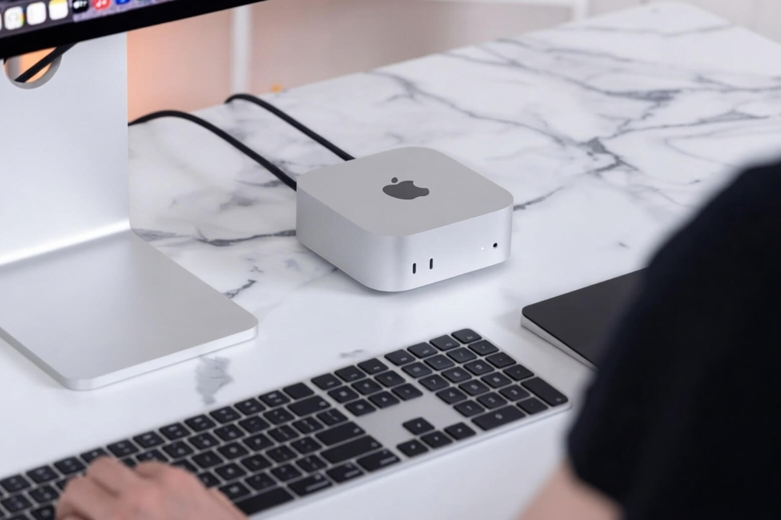 mac-mini-m6-series-he-thong-cong-thunderbolt-didongviet.jpg