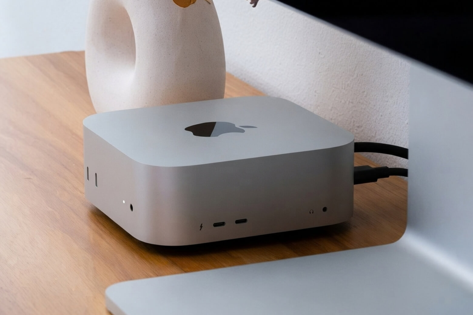 mac-mini-m6-series-toc-do-bien-dich-code-didongviet.jpg