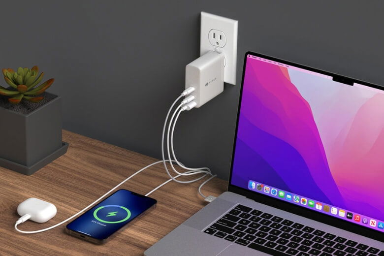 Công suất sạc mạnh mẽ, khả năng sạc đồng thời cho nhiều thiết bị
