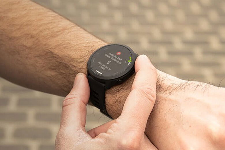 Màn hình của đồng hồ Forerunner 55 còn được thiết kế để có thể hiển thị các thông tin dễ đọc và có độ sáng cao, giúp người dùng có thể quan sát dễ dàng trong mọi điều kiện ánh sáng. 