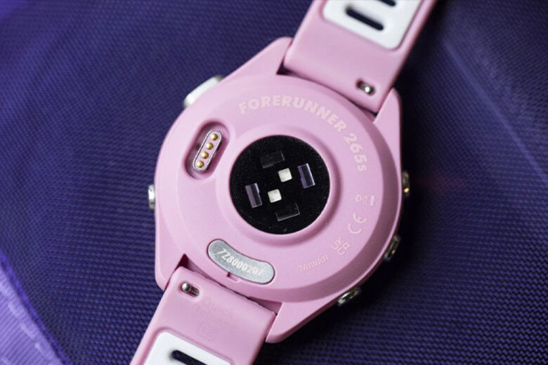 Đối với tính năng theo dõi sức khỏe nữ giới, Garmin Forerunner 265S Music có khả năng theo dõi chu kỳ kinh nguyệt để giúp phụ nữ quản lý và theo dõi sức khỏe của mình một cách hiệu quả hơn