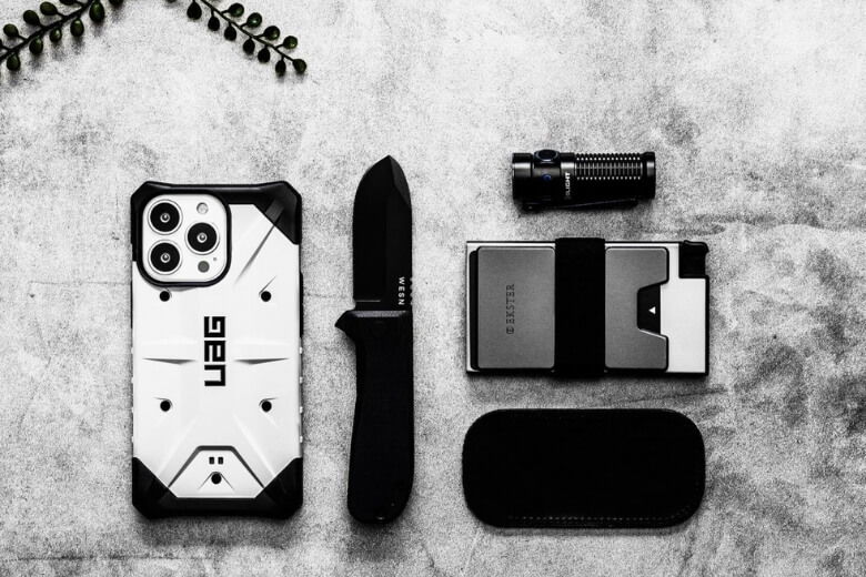 Một điểm đ&aacute;ng ch&uacute; &yacute; kh&aacute;c của thiết kế của chiếc ốp lưng iPhone 14 Pro Max UAG Pathfinder ch&iacute;nh l&agrave; việc tối ưu h&oacute;a c&aacute;c cổng kết nối v&agrave; n&uacute;t bấm tr&ecirc;n thiết b