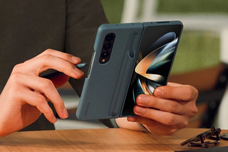 Ốp lưng Samsung Galaxy Z Fold4 dạng đứng kèm S Pen - Nhiều tính năng tiện ích và khả năng bảo vệ tuyệt vời