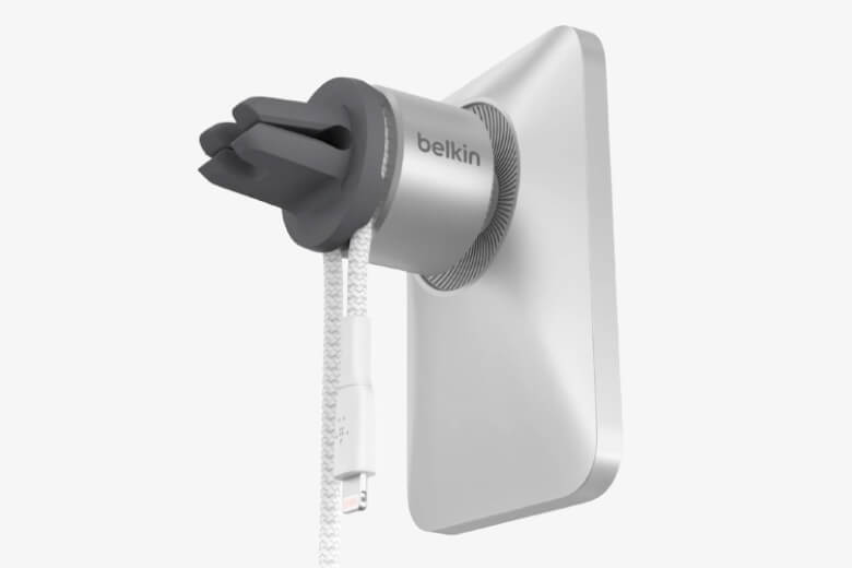 Tính năng quản lý cáp của giá treo Belkin MagSafe xe hơi Vent Mount Pro cũng giúp bạn giữ cho danh sách phát nhạc của mình luôn được phát một cách liên tục và không bị gián đoạn