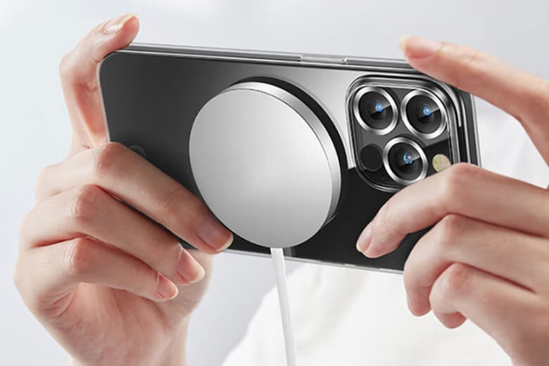 Bảo vệ ống kính camera và các nút bấm