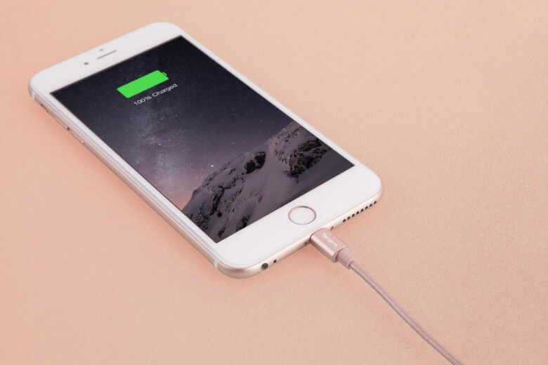 Tốc độ sạc nhanh chóng, đạt đúng tiêu chuẩn Apple
