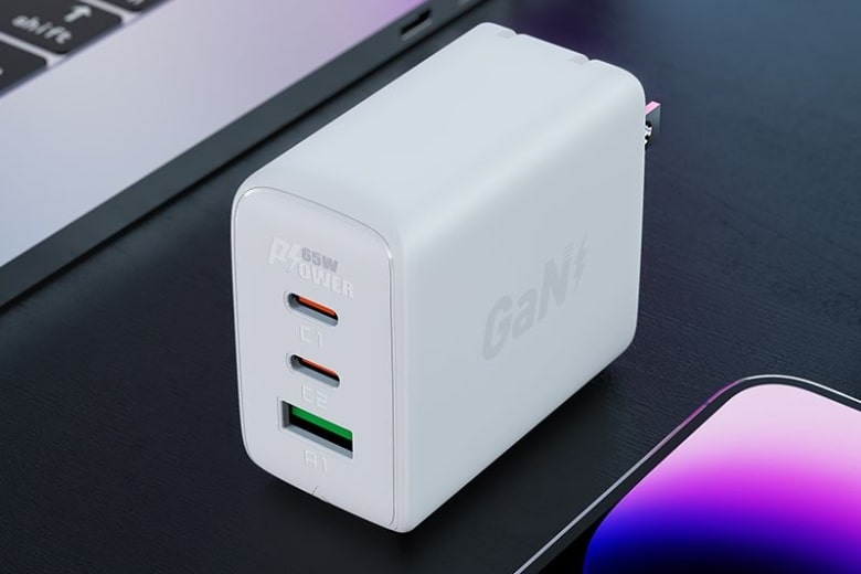 Phi thường về công suất trong từng milimet củ sạc