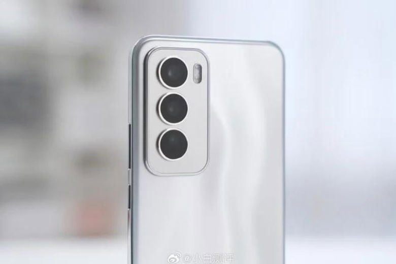 Điện thoại OPPO Reno12