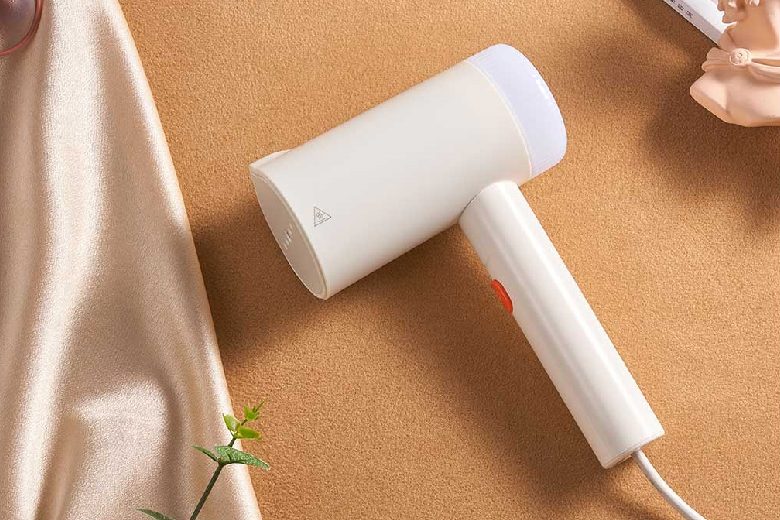 Thiết kế của bàn ủi hơi nước Zaijia Lofans GT-313W