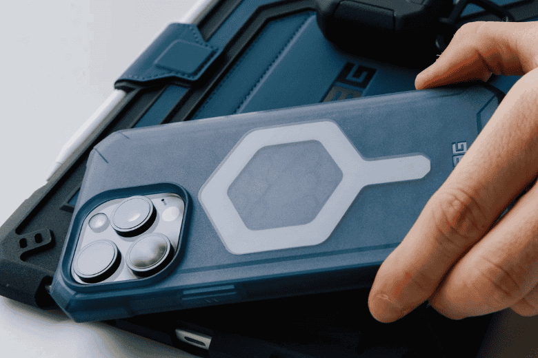 Ốp lưng iPhone 15 Pro Max UAG Essential Armor MagSafe - Đầu tư thông minh cho sự bền bỉ và tiện lợi