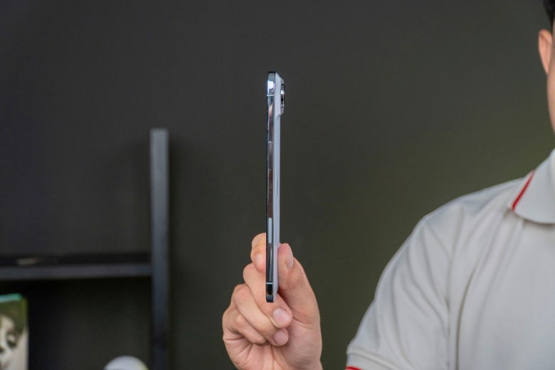 iPhone Air 256GB cũ thiết kế mỏng khung titan