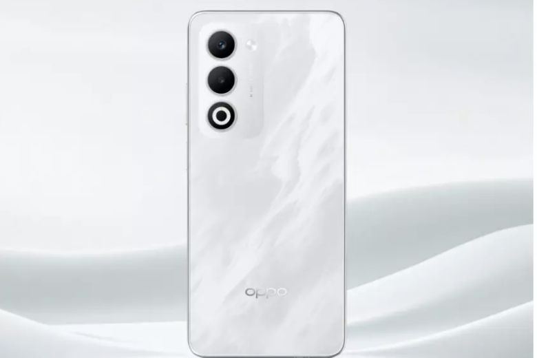 OPPO A6i viên pin lớn, sạc nhanh chóng