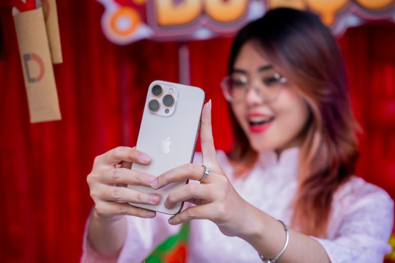 iPhone 16 Pro Max sở hữu hệ thống camera 48MP góc siêu rộng