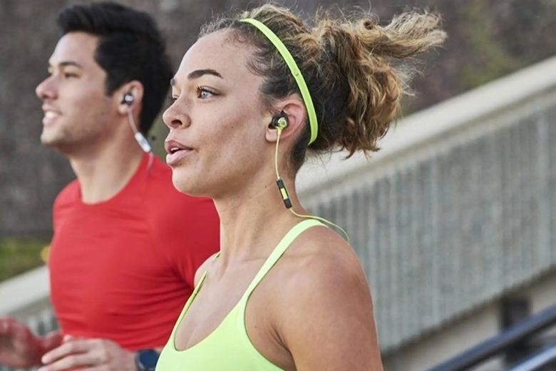 Tai nghe thể thao đeo khi chạy bộ