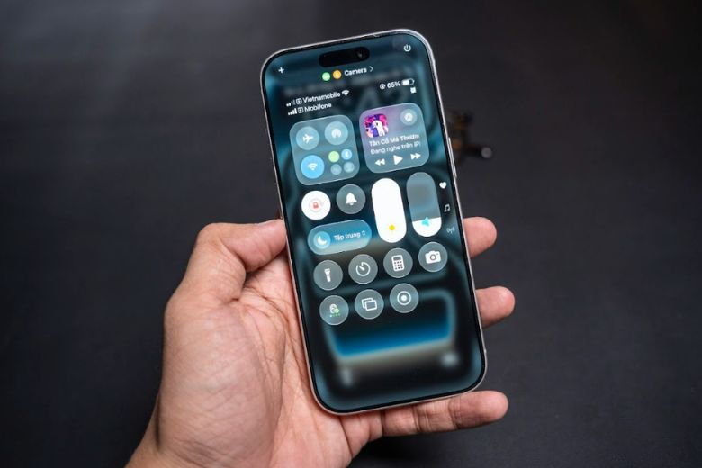 iPhone 17 Pro Max 256GB Cũ (Fullbox) màn hình hiển thị rộng rãi, mượt mà