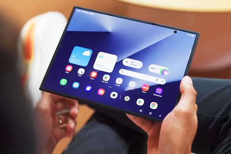 Samsung Galaxy Z TriFold màn hình rộng, hiển thị nhiều thông tin