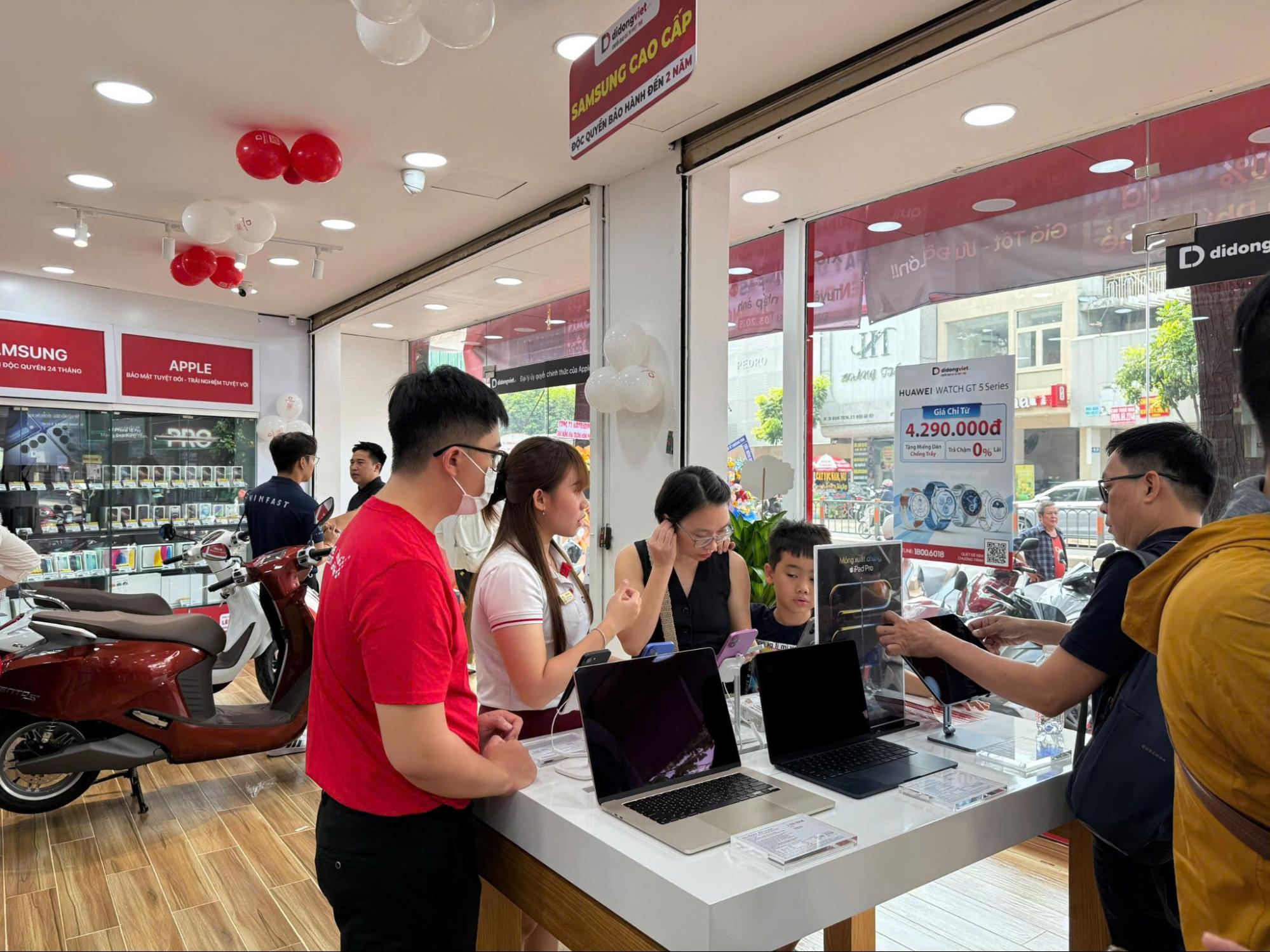 Mua điện thoại iPhone 16 Pro tại Di Động Việt