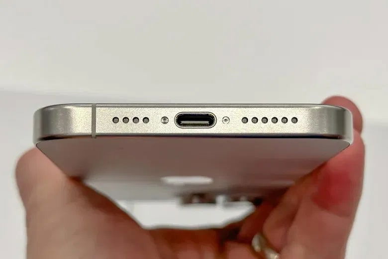 Cổng USB-C của iPhone 15 Pro