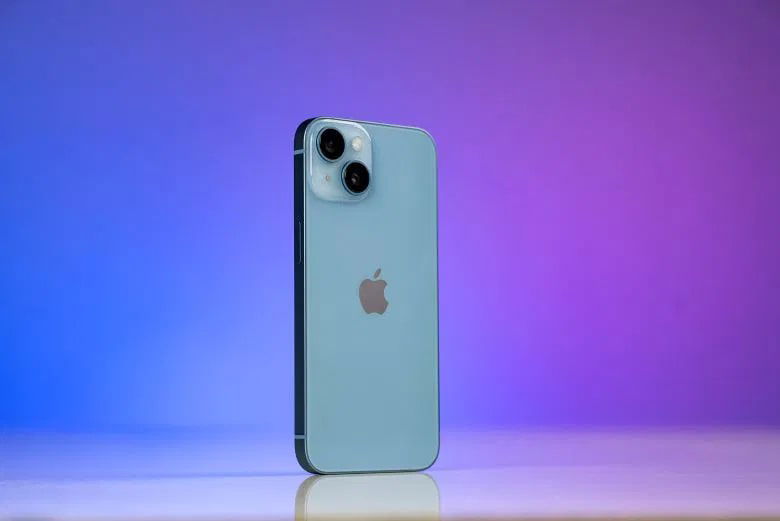 iPhone 14 thường màu xanh dương