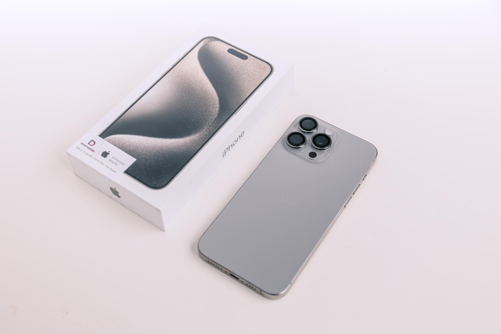 iPhone 15 Pro Max màu Titan Tự nhiên