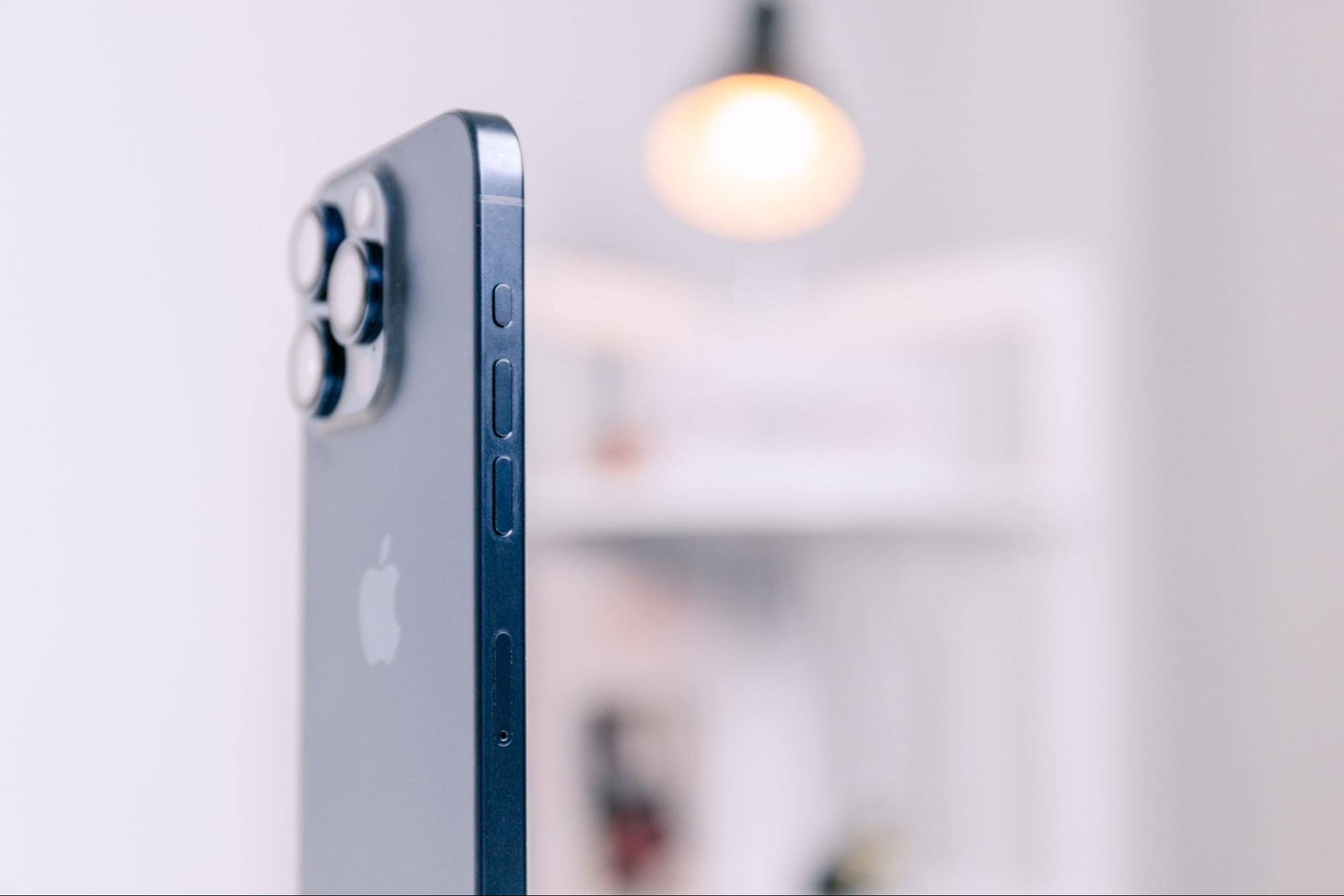 Thiết kế iPhone 15 Pro cũ Likenew vẫn sang trọng