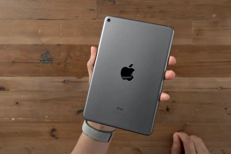 IPad còn được trang bị các cổng và kết nối tiêu chuẩn
