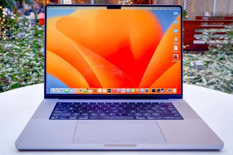 Cận cảnh MacBook Pro 16 inch M2 Pro 16GB/1TB