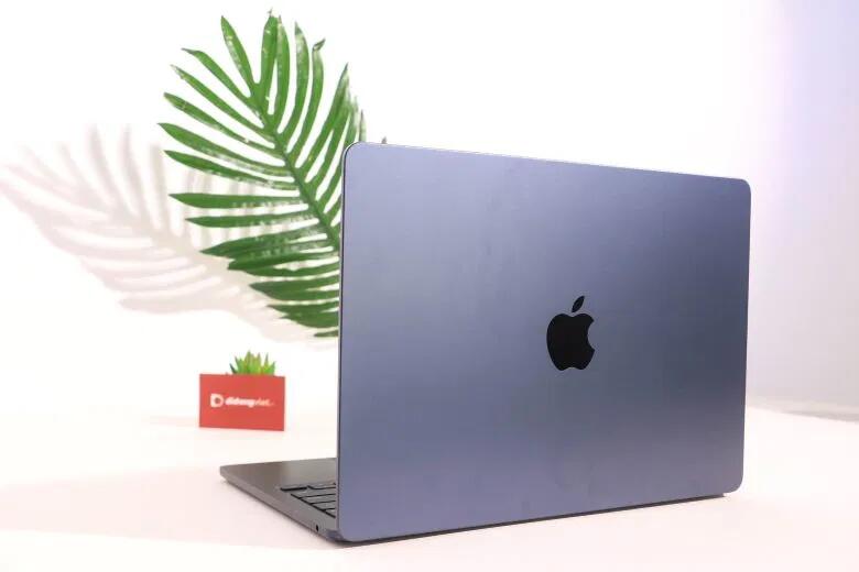 Mặt sau MacBook Air M2 13-inch 8GB/256GB Likenew