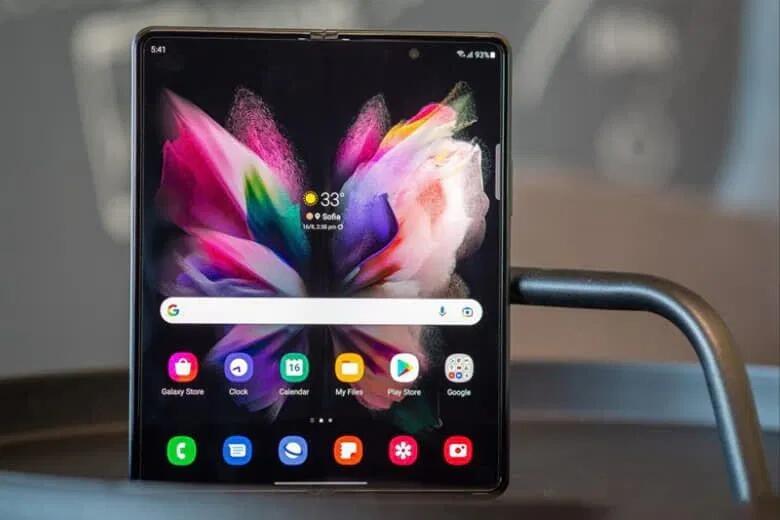 Màn hình gập Dynamic AMOLED cao cấp