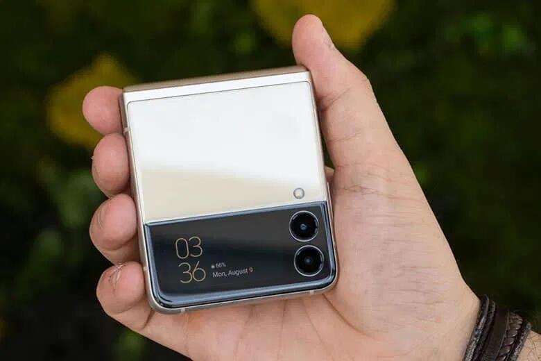 Cận cảnh Samsung Galaxy Z Flip4 5G 512GB Likenew
