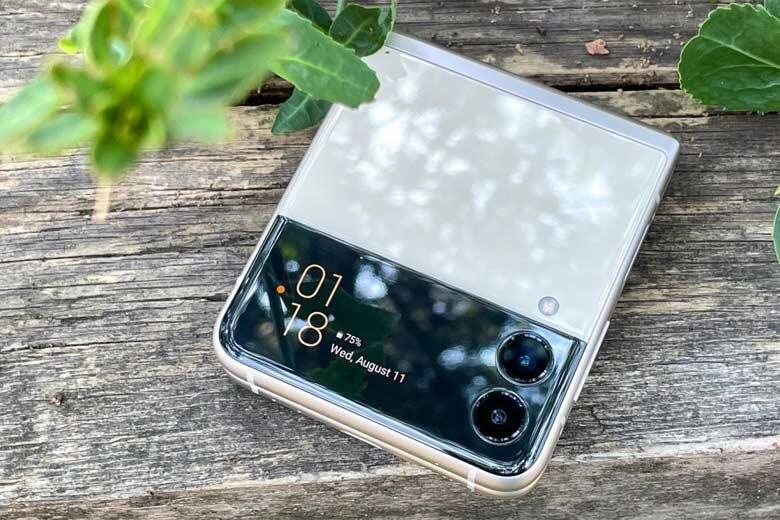 Cận cảnh Samsung Galaxy Z Flip4 5G 256GB Likenew