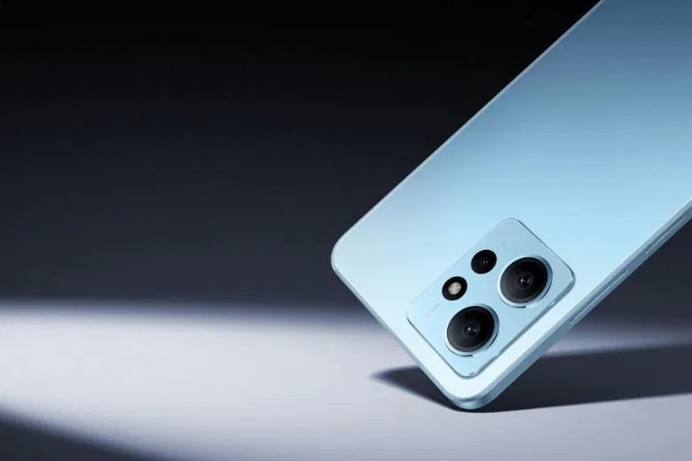 Màn hình AMOLED 6.67 inch 120Hz của Xiaomi Redmi Note 12 mang đến trải nghiệm hình ảnh sắc nét, sống động.