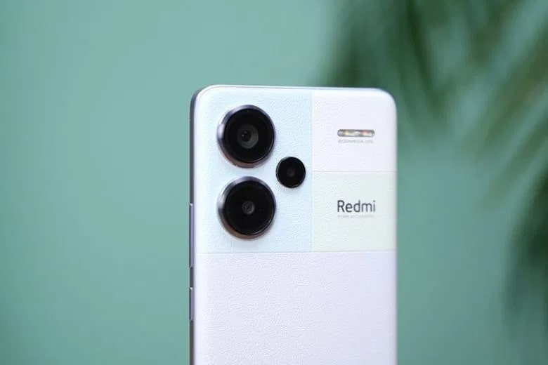 Màn hình cong AMOLED 1.5K với tần số quét 120Hz thích ứng trên Xiaomi Redmi Note 13 Pro Plus 5G