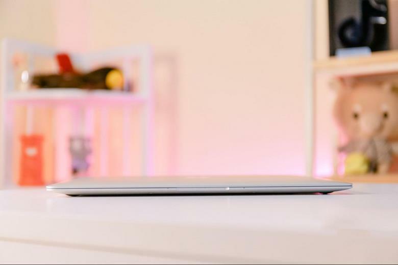 Cạnh bên MacBook Air M1 Likenew
