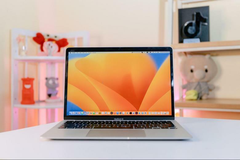 Mặt trước MacBook Air M1 Likenew