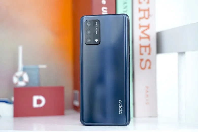 Màn hình 90Hz của OPPO A74 mang đến trải nghiệm mượt mà.	