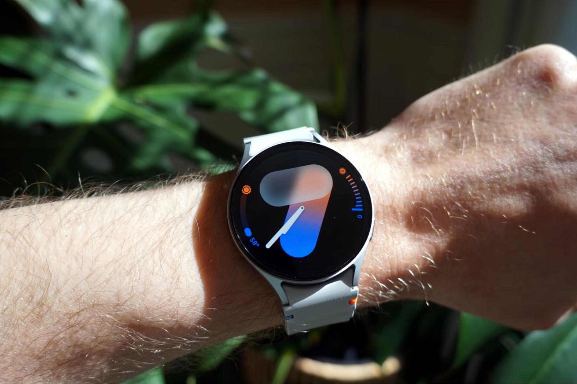 Samsung Galaxy Watch7 L315 LTE 44mm với kích thước 44mm phù hợp cho đa số người dùng có cổ tay từ trung bình đến lớn.