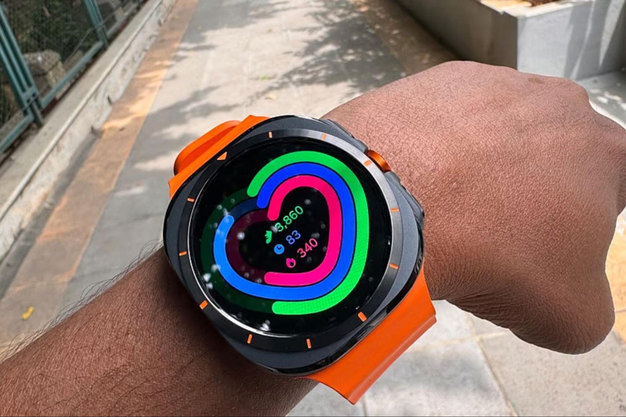 Galaxy Watch Ultra tích hợp hệ thống cảm biến sức khỏe toàn diện