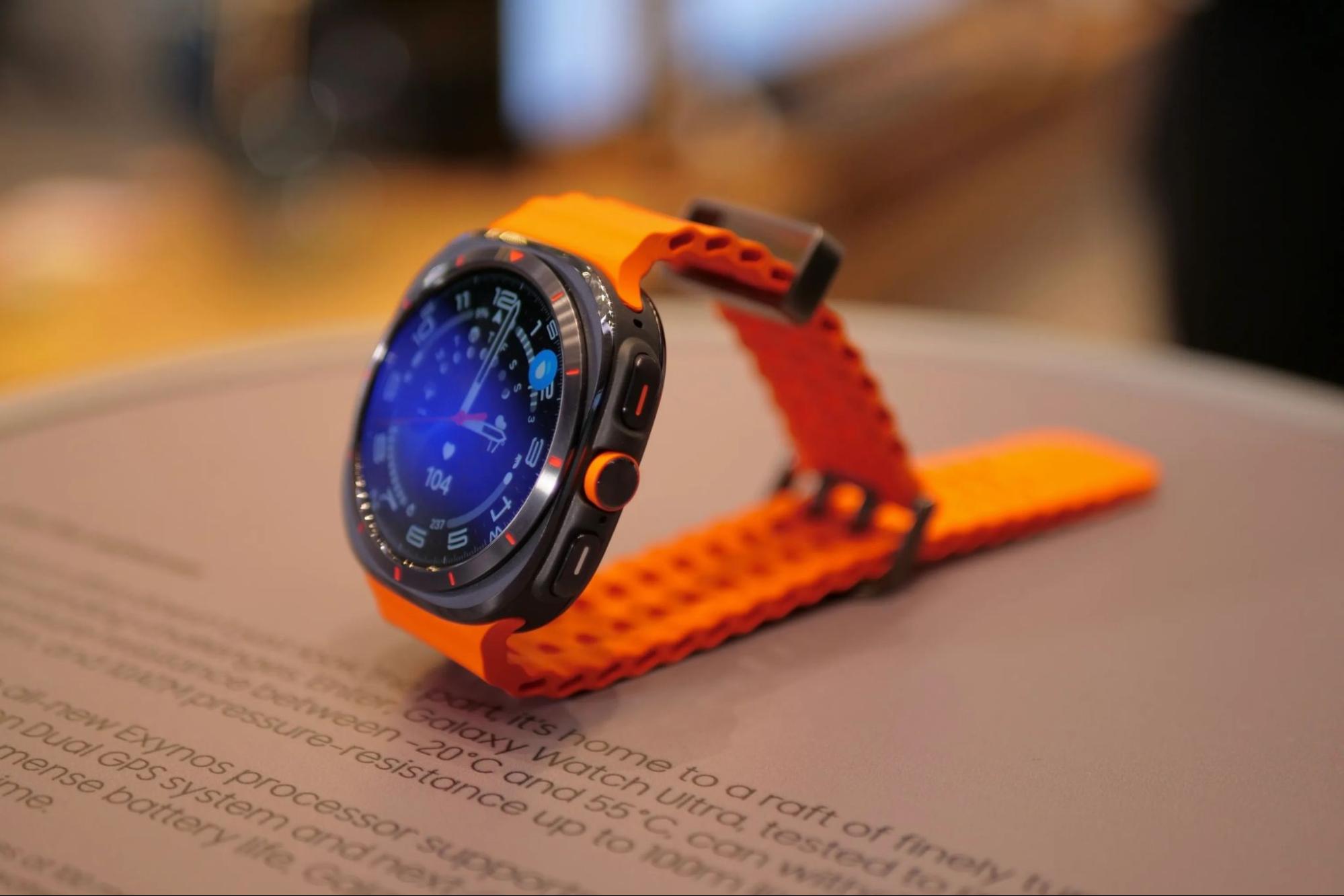 Galaxy Watch Ultra 47mm LTE nổi bật với khả năng kết nối đa dạng và ổn định