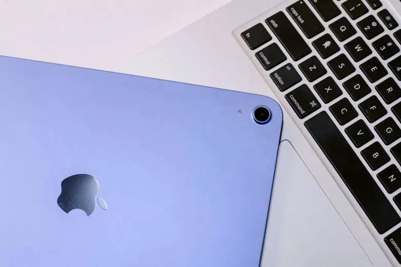 Thiết kế và màn hình hiện đại