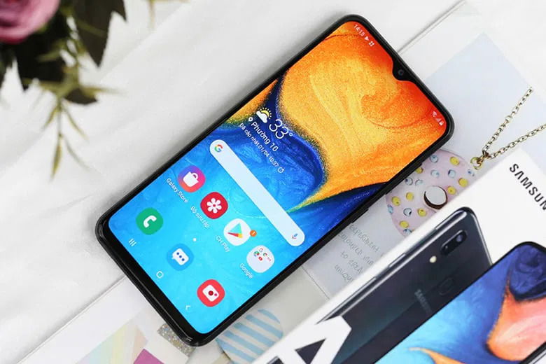 Chip Snapdragon 450 8 nhân với tốc độ 1.8GHz kết hợp RAM 3GB