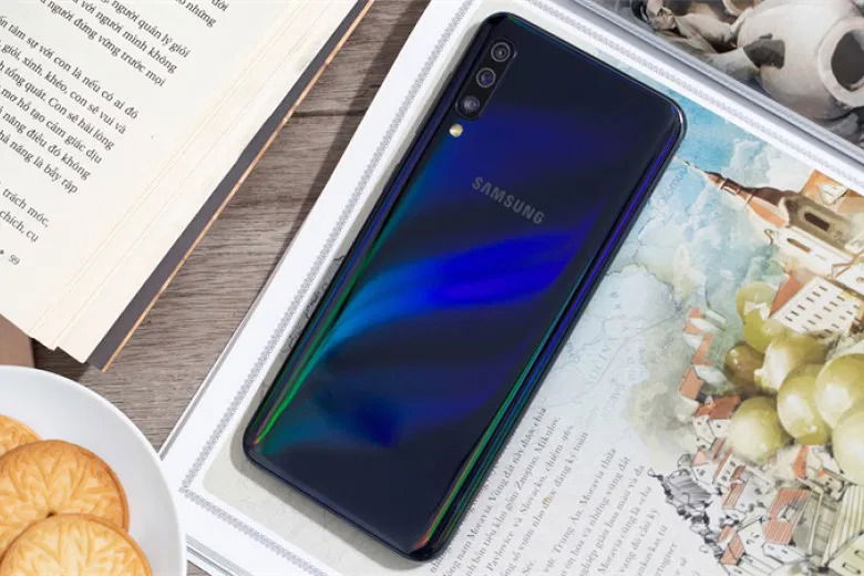 Màn hình Super AMOLED 6.4 inch - Trải nghiệm hiển thị đỉnh cao