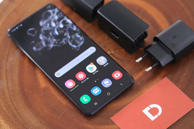 Màn hình 6.9 inch Dynamic AMOLED 2X với độ phân giải Quad HD+ (3200 x 1440) 