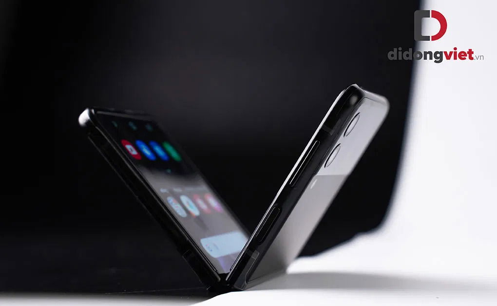 Galaxy Z Flip3 5G mang đến cuộc cách mạng thiết kế với màn hình gập độc đáo