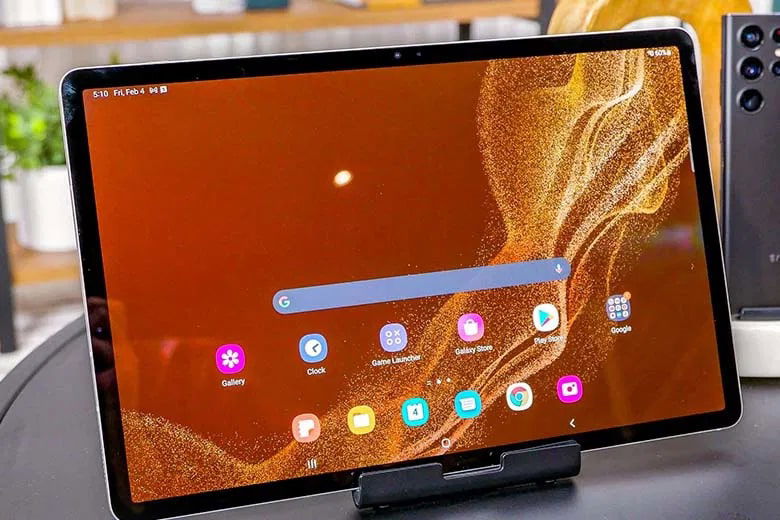 Màn hình Super AMOLED 12.4 sắc nét, hiển thị rộng rãi