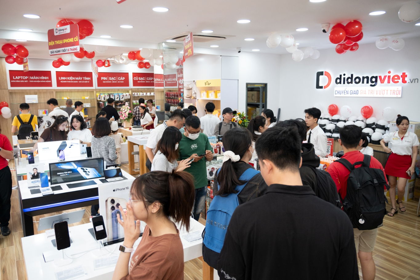 Mua iPhone 16 Pro Max 1TB chính hãng tại Di Động Việt 
