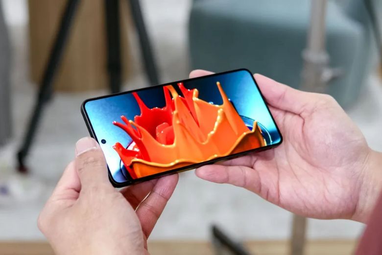 Samsung Galaxy S25 Edge 5G màn hình độ sáng tối đa 2600 nits