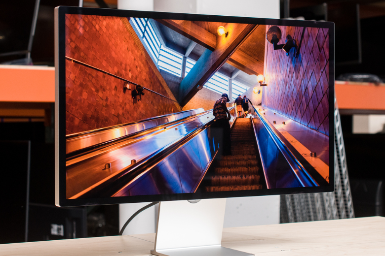 Màn hình Apple Studio Display cổng kết nối hiện đại