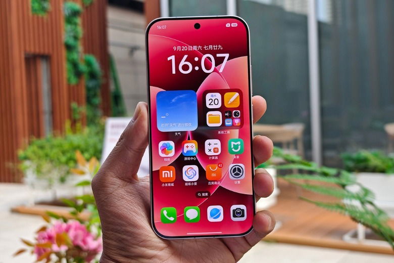 Xiaomi 17 màn hình hiển thị sáng, mượt