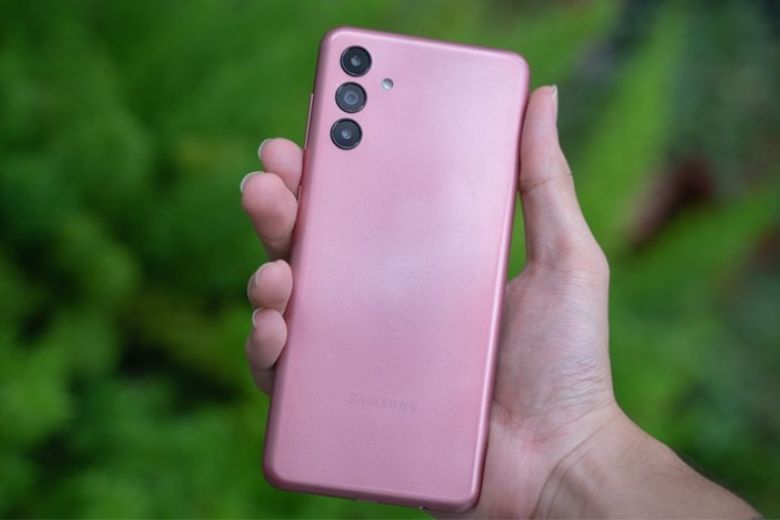 Samsung Galaxy A04s 64GB dung lượng pin lên đến 5000mAh